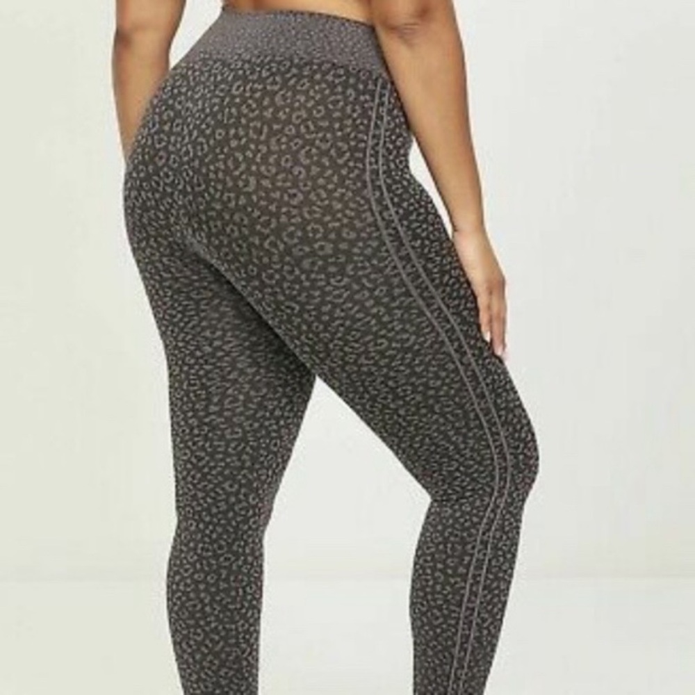 Lane Bryant Black and Gray Animal Print Smoothing Leggings - Size 18-22